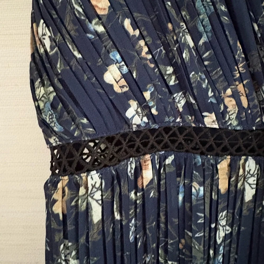 Lulu’s Floral V-Neck Navy Tiered Maxi Dress - 4